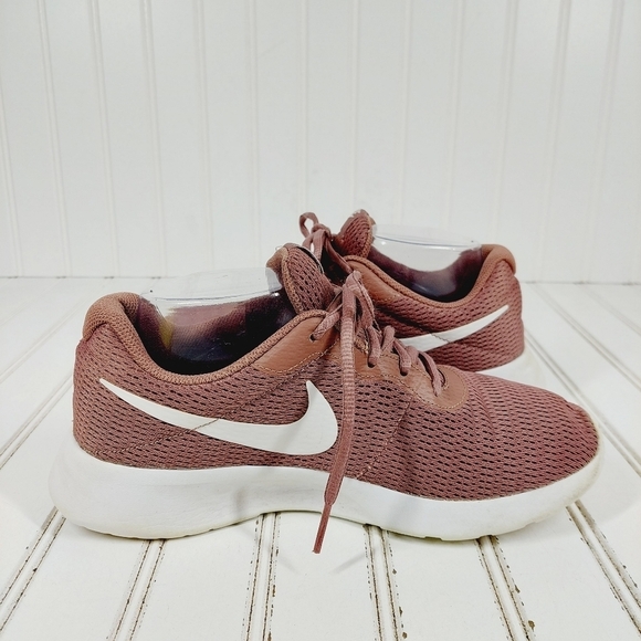Nike Women's Tanjun Smokey Mauve / White Ankle-High Running Sneakers H1024 - Picture 2 of 9